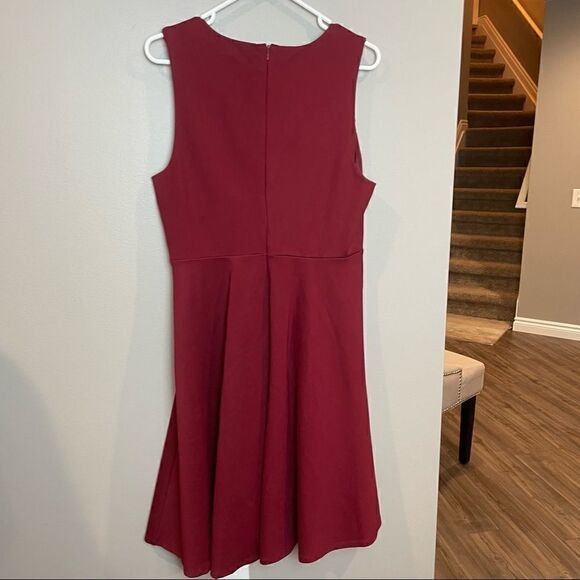 Lulu’s Maroon VNeck Sleeveless Dress Large - Picture 6 of 8